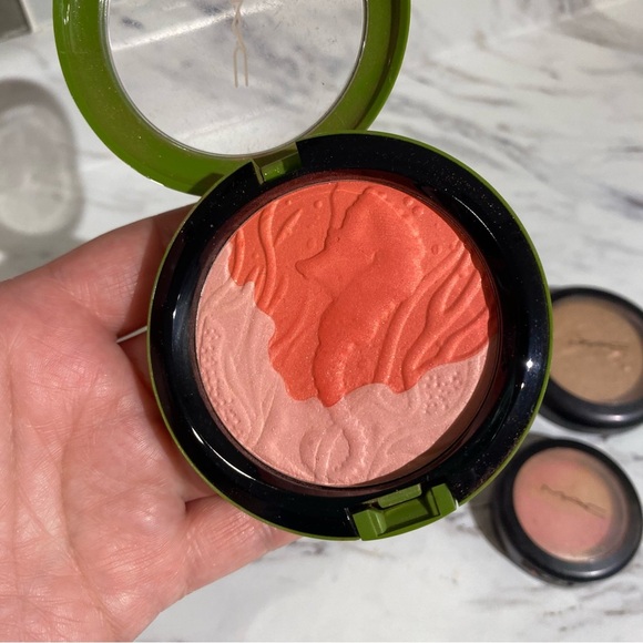 MAC Marine Life high light powder Mac Blush & skin finish Estee Lauder comb - Picture 2 of 15